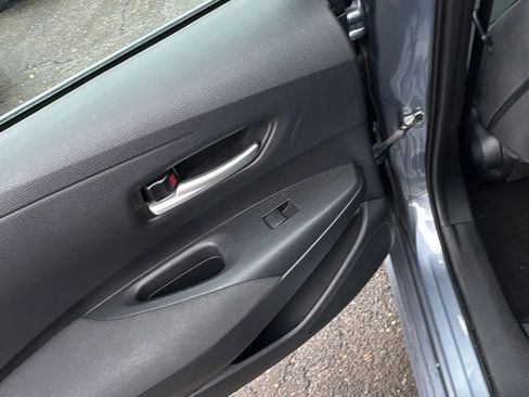 Used 2021 Toyota Corolla LE image 21