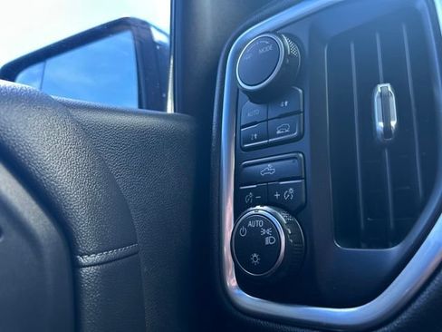 Used 2020 Chevrolet Silverado 1500 LT AWD/4WD image 17