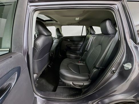 Certified 2024 Toyota Highlander XLE image 24