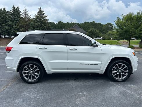 Used 2017 Jeep Grand Cherokee Overland w/ Jeep Active Safety Group AWD/4WD image 21