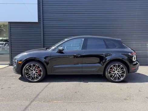 Certified 2023 Porsche Macan S AWD/4WD image 2