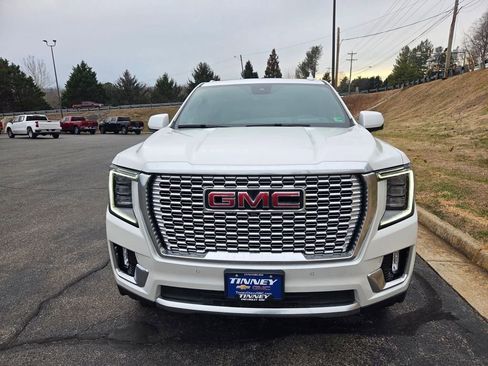 Used 2024 GMC Yukon XL Denali w/ Advanced Technology Package image 8