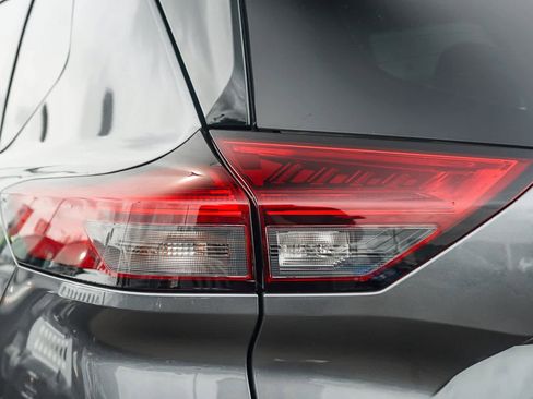 Used 2022 Nissan Rogue SL image 7