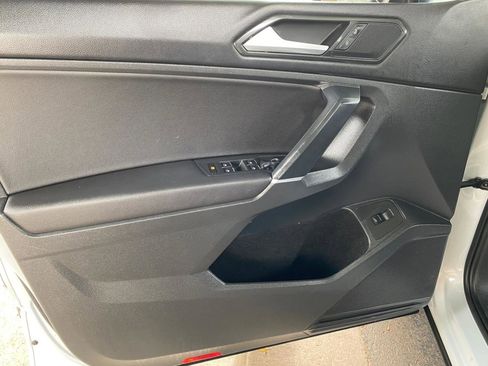 Used 2018 Volkswagen Tiguan SEL w/ R-Line Package image 28