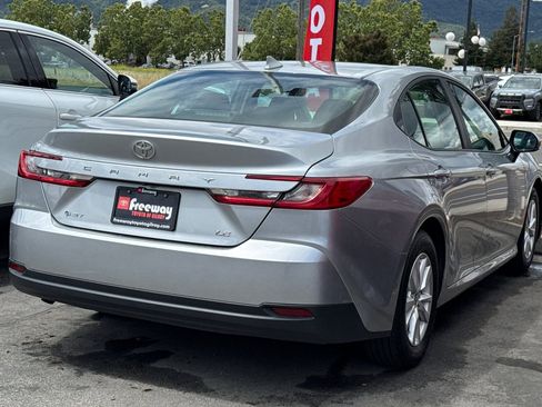 Used 2025 Toyota Camry LE FWD image 5