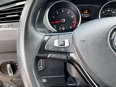 Used 2019 Volkswagen Tiguan SE w/ Panoramic Sunroof Package FWD image 21