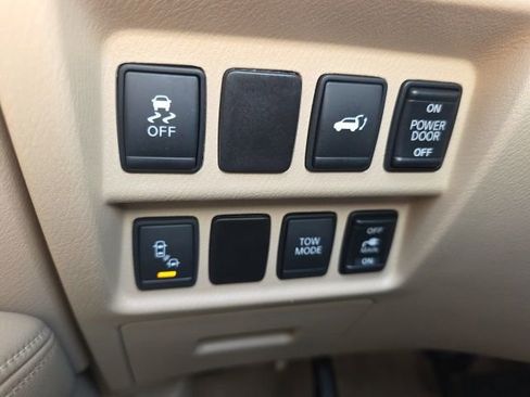 Used 2015 Nissan Pathfinder SL w/ SL Tech Package FWD image 13