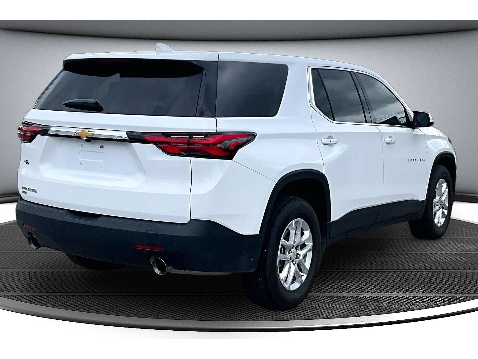 Used 2024 Chevrolet Traverse LS w/ Safety Package FWD image 17