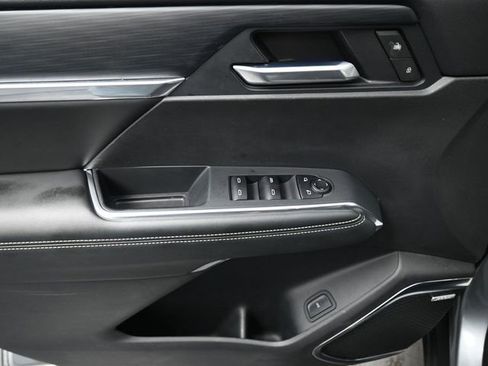 Used 2025 GMC Acadia Elevation image 13