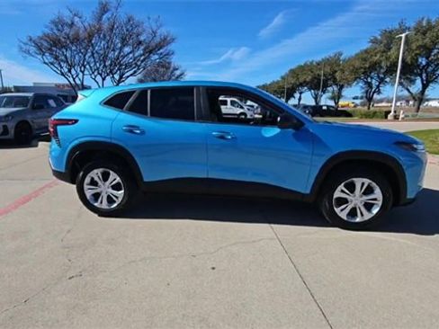 Used 2025 Chevrolet Trax LS w/ Driver Confidence Package image 9