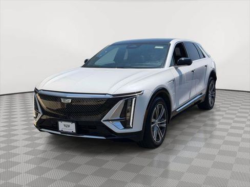 Used 2025 Cadillac Lyriq Luxury AWD/4WD image 3