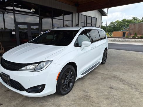 Used 2020 Chrysler Pacifica Touring-L w/ Advanced Safetytec Group AWD/4WD image 23