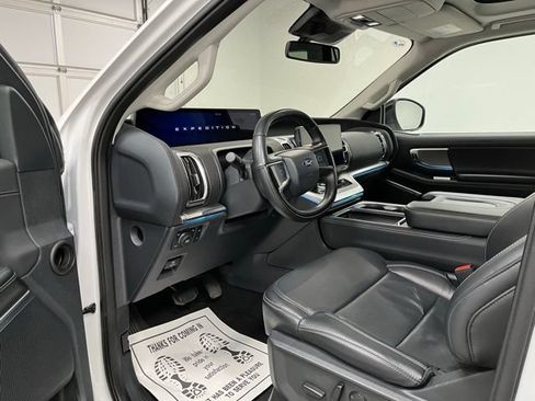 Used 2025 Ford Expedition Max Platinum AWD/4WD image 17