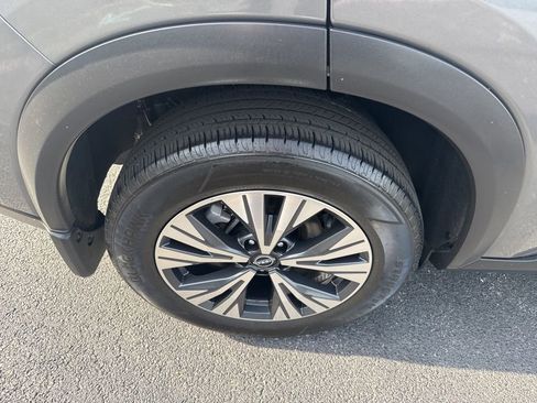 Used 2023 Nissan Rogue SV image 9