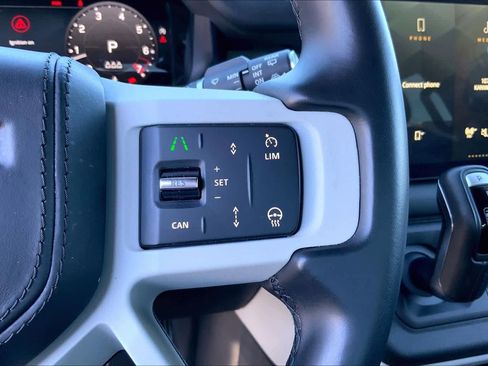 Used 2024 Land Rover Defender 110 SE image 24