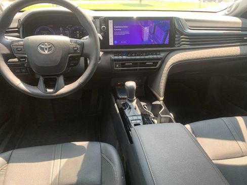 Used 2025 Toyota Camry XLE FWD image 17