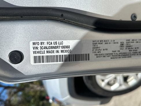 Used 2024 Jeep Compass Latitude AWD/4WD image 28