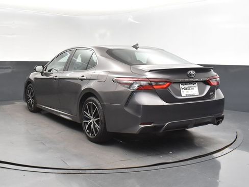 Used 2023 Toyota Camry SE image 5
