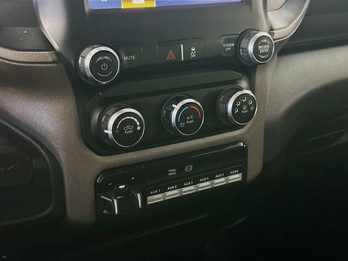 Used 2019 RAM 3500 Tradesman w/ Chrome Appearance Group AWD/4WD image 18