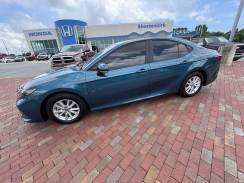 Used 2025 Toyota Camry LE FWD image 31