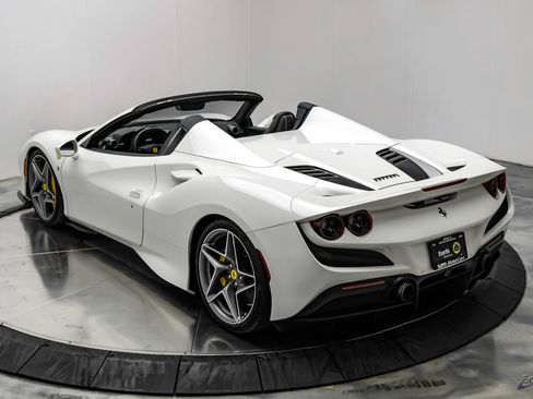 Used 2022 Ferrari F8 Tributo RWD image 15