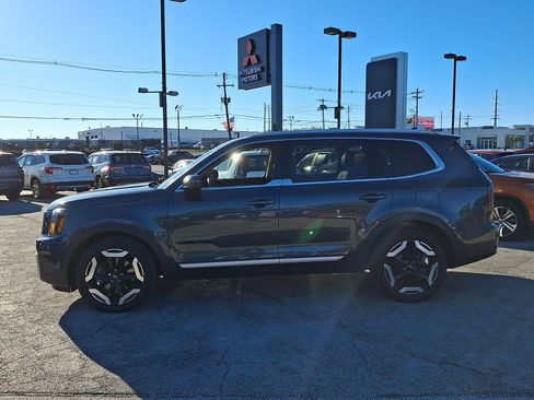 Used 2024 Kia Telluride EX w/ EX Captain's Chair Package image 4