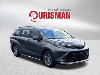 Used 2022 Toyota Sienna XLE