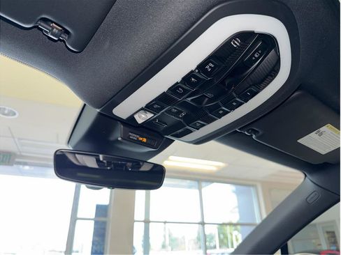 Used 2021 Porsche Macan S image 21