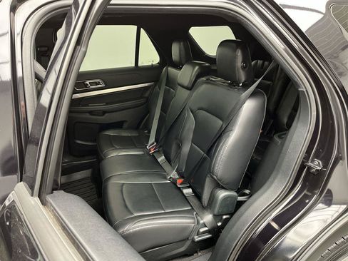 Used 2019 Ford Explorer XLT w/ Equipment Group 202A AWD/4WD image 13