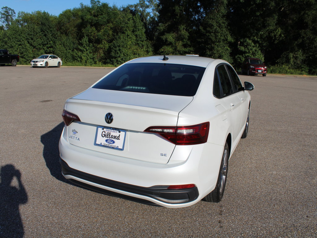 Used 2023 Volkswagen Jetta SE w/ Panoramic Sunroof Package FWD image 6