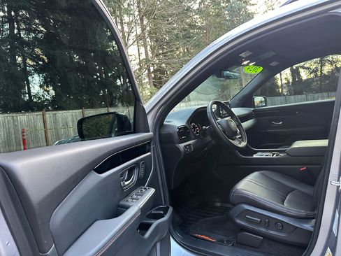 Certified 2024 Honda Pilot TrailSport image 21