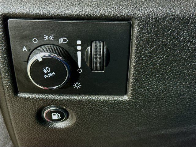 Used 2018 Jeep Grand Cherokee Laredo AWD/4WD image 10