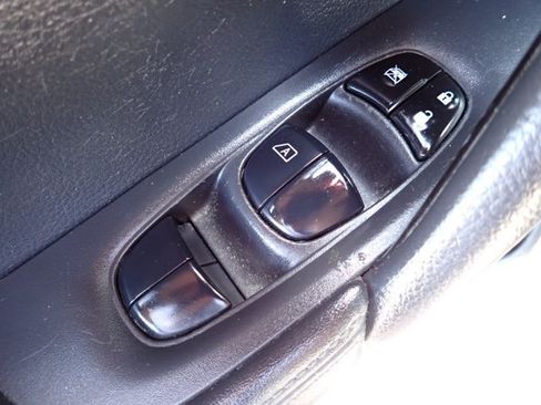 Used 2019 Nissan Rogue SV AWD/4WD image 13