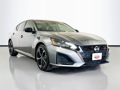 Used 2023 Nissan Altima 2.5 SR image 3