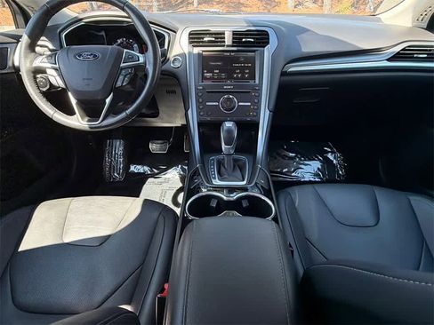 Used 2016 Ford Fusion Titanium image 18