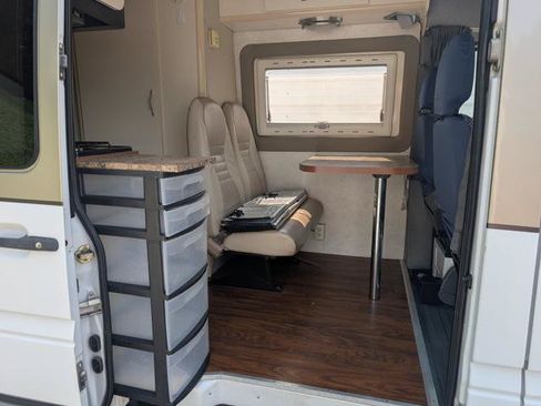 Used 2005 Freightliner Sprinter 2500 RWD image 11