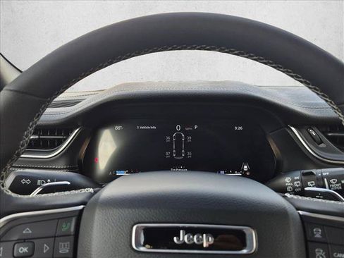Used 2025 Jeep Grand Cherokee L Limited w/ Luxury Tech Group II AWD/4WD image 10