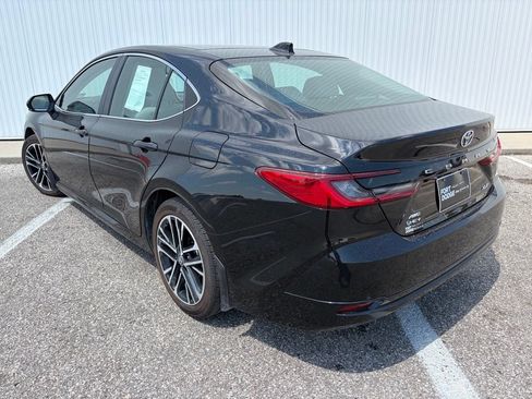 Used 2025 Toyota Camry XLE AWD/4WD image 5