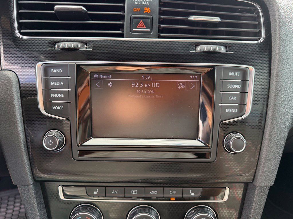 Used 2015 Volkswagen Golf 4-Door FWD image 23