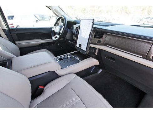 Certified 2023 Ford Expedition Limited image 27