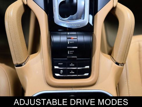 Used 2017 Porsche Cayenne S image 22