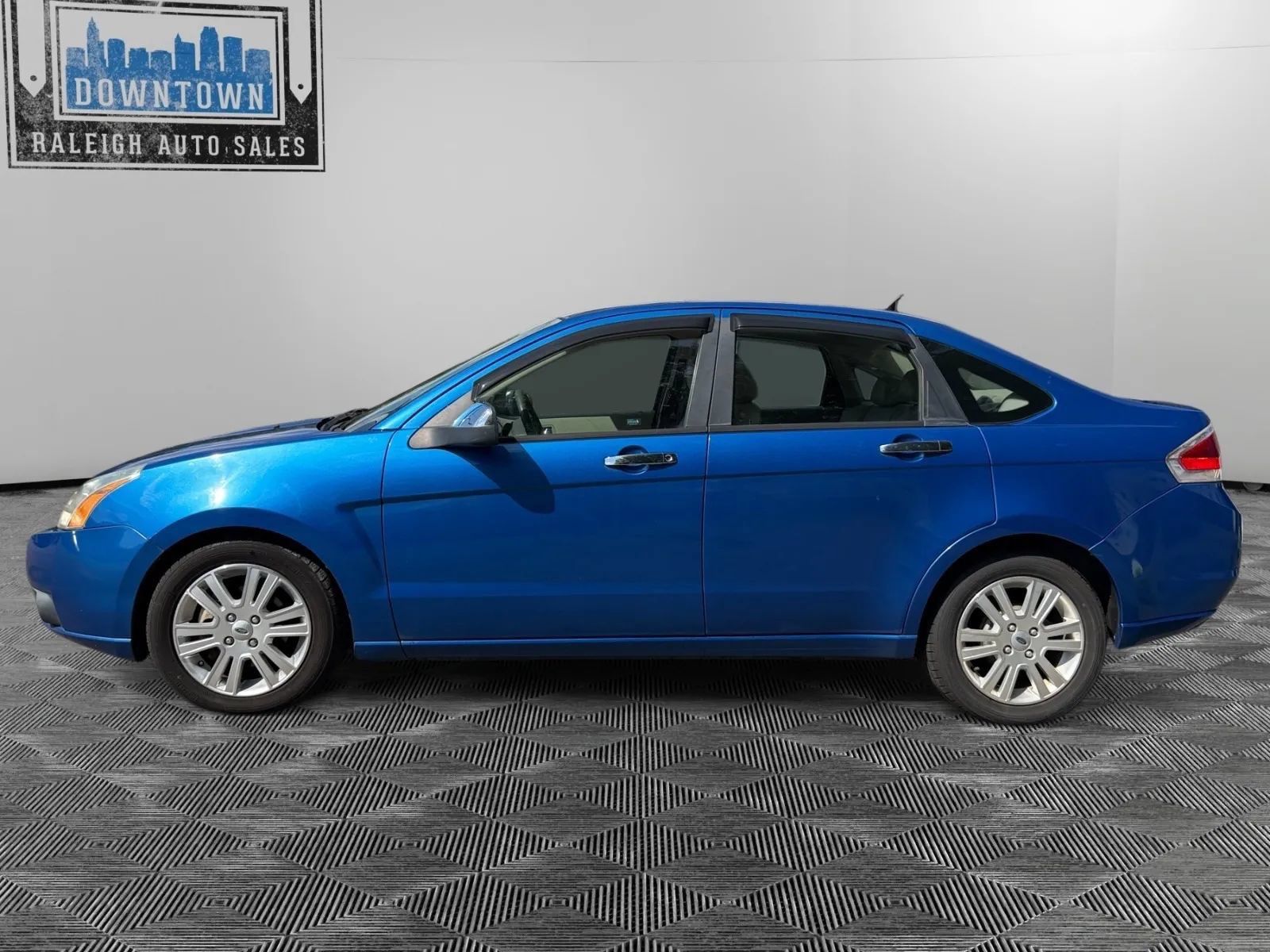 Used 2010 Ford Focus SEL FWD image 9