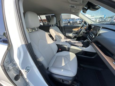 Used 2024 Toyota Grand Highlander AWD image 28