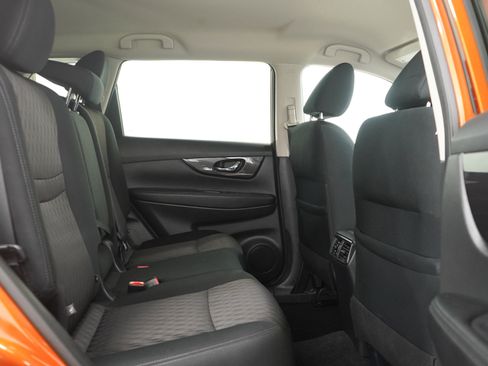 Used 2018 Nissan Rogue SV w/ Premium Package image 12