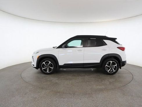 Used 2021 Chevrolet TrailBlazer RS w/ Technology Package image 6