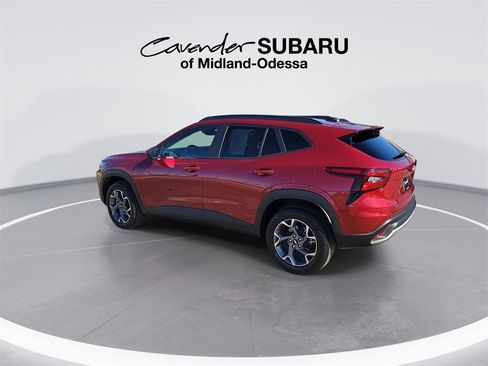 Used 2025 Chevrolet Trax LT image 6