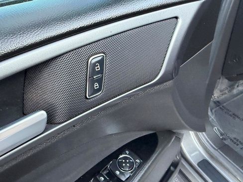 Used 2016 Ford Fusion SE FWD image 23