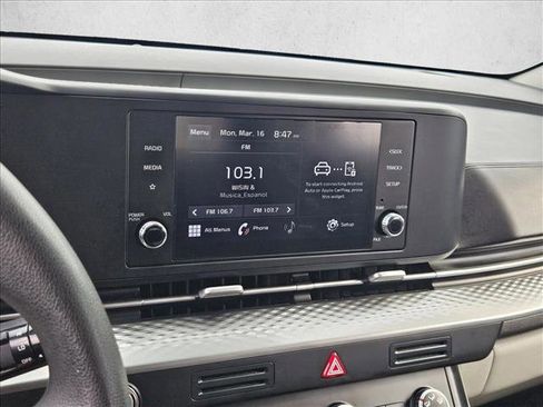 Used 2022 Kia Carnival LX image 13