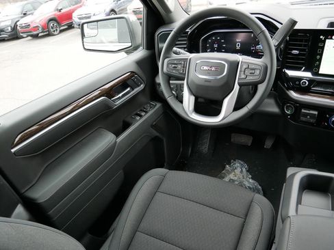 New 2026 GMC Sierra 1500 SLE w/ Preferred Package image 9