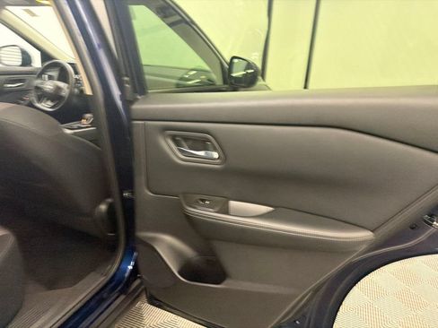 Used 2025 Nissan Rogue SV AWD/4WD image 17